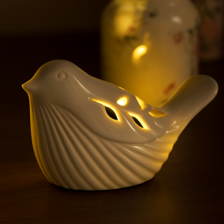 طائر خزفي صغير بإضاءة  LED – تصميم أبيض ريفي