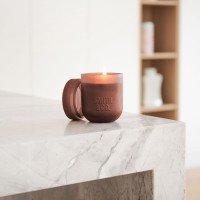 شمعة معطرة – العود الأسود والزعفران – 250 غرام