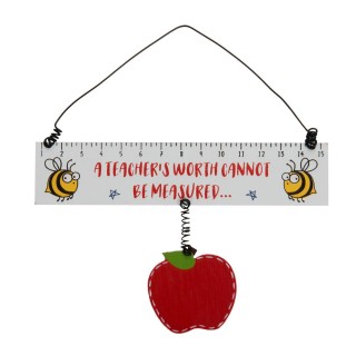 لوحة على شكل مسطرة  ''لا يمكن قياس قيمة المعلمين''